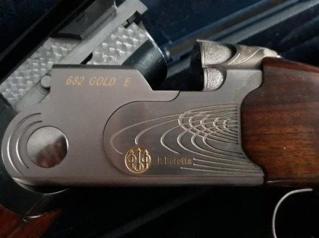 Vendo escopeta Beretta 682 Gold E Trap. Cañón de 76 cm, 2 y 1 estrellas fijas, y culata regulable con 01