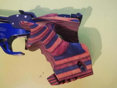 Hola a todos.
Vendo cacha diestra para Match Guns MG5 o MG5E en talla M.
La cacha está en Zaragoza.
150€.
Alfonso 01