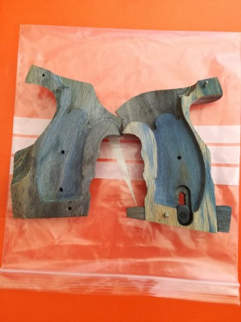 VENDIDAS  las cachas para la S&W 952.  Gracias

"RESERVADAS" además otra empuñadura KN-NILL 02