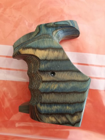 VENDIDAS  las cachas para la S&W 952.  Gracias

"RESERVADAS" además otra empuñadura KN-NILL 00