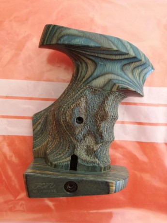 VENDIDAS  las cachas para la S&W 952.  Gracias

"RESERVADAS" además otra empuñadura KN-NILL 11