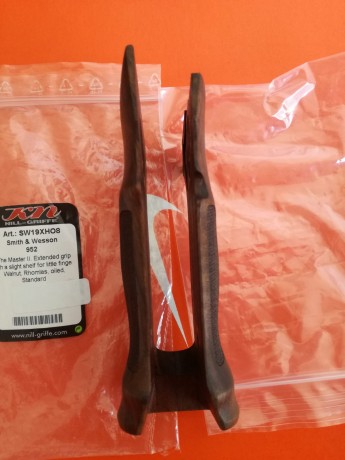 VENDIDAS  las cachas para la S&W 952.  Gracias

"RESERVADAS" además otra empuñadura KN-NILL 21