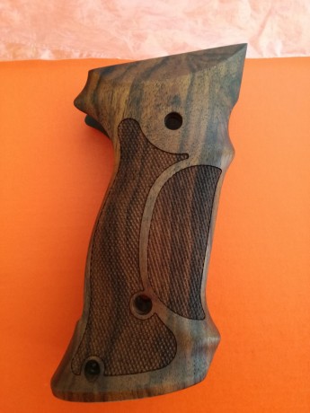 VENDIDAS  las cachas para la S&W 952.  Gracias

"RESERVADAS" además otra empuñadura KN-NILL 30