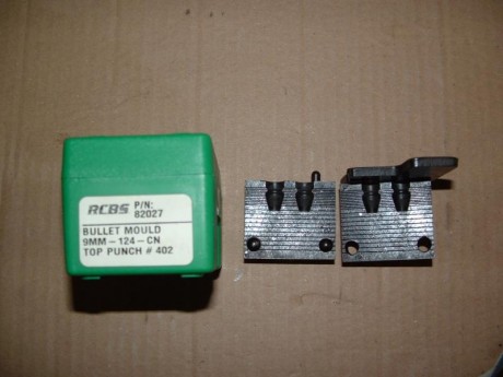 molde RCBS 32WC 311  70€
molde RCBS 9mm TC  80€
bascula digital  30€
empistonador manual LEE 40€ ( VENDIDO 10