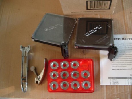 molde RCBS 32WC 311  70€
molde RCBS 9mm TC  80€
bascula digital  30€
empistonador manual LEE 40€ ( VENDIDO 21