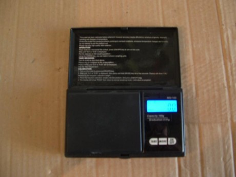 molde RCBS 32WC 311  70€
molde RCBS 9mm TC  80€
bascula digital  30€
empistonador manual LEE 40€ ( VENDIDO 20