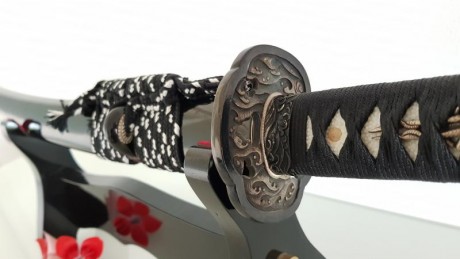 Katana artesanal Nami en perfecto estado, solo ha estado expuesta.

Una de las YariNoHanzo superior más 12