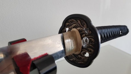 Katana artesanal Nami en perfecto estado, solo ha estado expuesta.

Una de las YariNoHanzo superior más 21