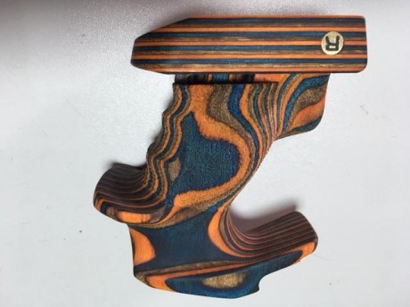 Vendo empuñadura RINK para Steyr LP 50, practicamente nueva. Parámetros MRB0. 150 euros incluido envío 00