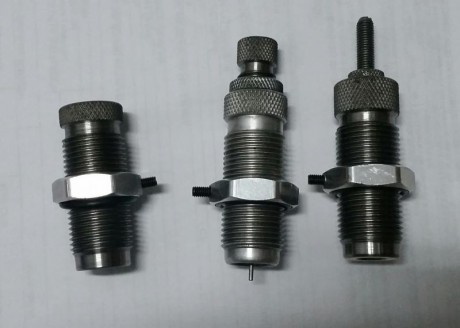 Se vende este juego de Die en calibre 38sp.
Son antiguos pero en perfecto estado, la conbinacion no es 00