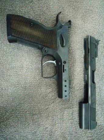 Hola, se vende pistola Tanfoglio Limited del 40 con 4 cargadores y un cañón adicional del 9mm con 2 cargadores,( 32