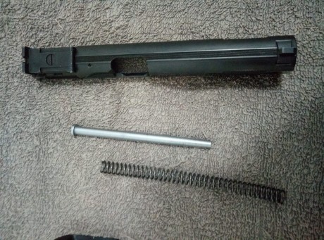Hola, se vende pistola Tanfoglio Limited del 40 con 4 cargadores y un cañón adicional del 9mm con 2 cargadores,( 30