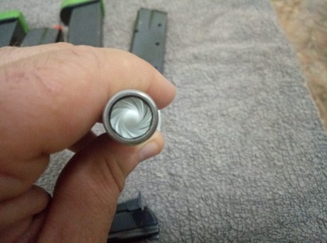 Hola, se vende pistola Tanfoglio Limited del 40 con 4 cargadores y un cañón adicional del 9mm con 2 cargadores,( 50