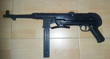 Vendo MP-40 detonador de la casa GSG, principalmente lo he usado para fotografias y jugar en casa, la 02