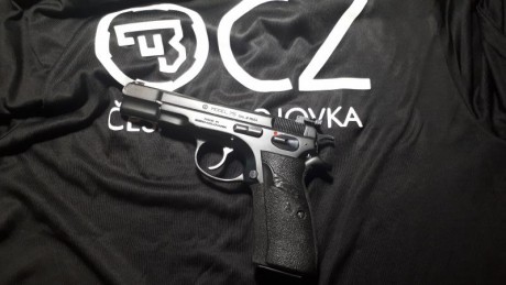 Hola amigos! ya que se muestran tantas armas buenas creo que a los propietarios de una cz 75 se nos tendría 120
