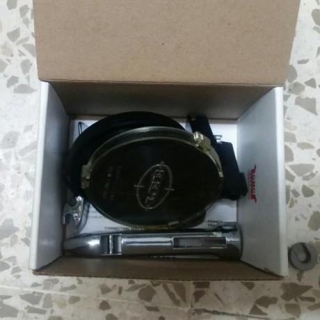 Se vende empistonador manual LEE, totalmente completo para las dos medidas de pistones, en su caja y con 00