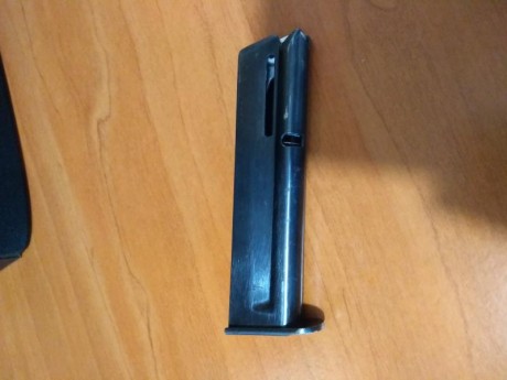 Vendo el siguiente cargador, desconozco el arma exacta, creo que es de una Star F 22 corto.
Lo vendo en 01