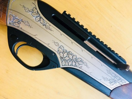 Vendo un rifle semiautomático Merkel SR1 Jagd en calibre 30.06. El rifle está en perfecto estado tanto 01