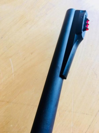 Vendo un rifle semiautomático Merkel SR1 Jagd en calibre 30.06. El rifle está en perfecto estado tanto 10