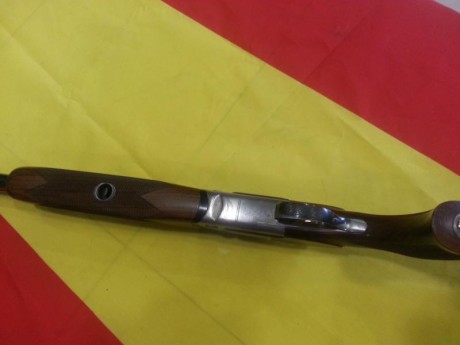 No tiene apenas uso. Extrtaordinaria escopeta a la altura de las mejores armas para el tiro al plato.Cambio 10