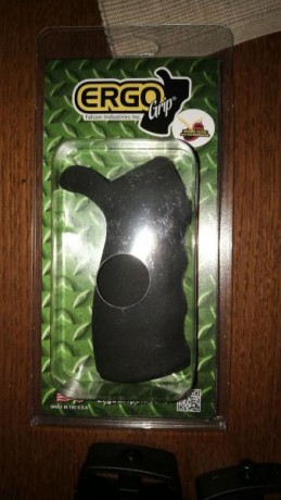 Buenos dias :duel-guns: 

Vendo lote de accesorios para Ar15 todos ellos sin estrenar.

 Solo queda click 10