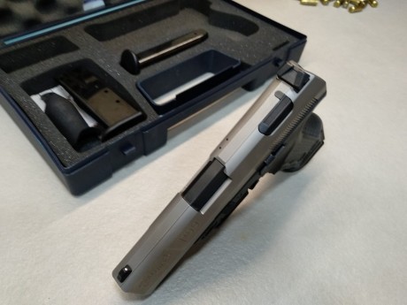 Hola compañeros:
Se vende walter P99 BICOLOR. 
El arma está guiada en A y casi no ha sido usada por el 11