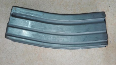 Hola, vendo cargador metálico para AR-15 de 30 disparos. Está sin usar pero tiene marcas de meterlo y 01
