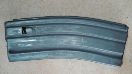 Hola, vendo cargador metálico para AR-15 de 30 disparos. Está sin usar pero tiene marcas de meterlo y 00