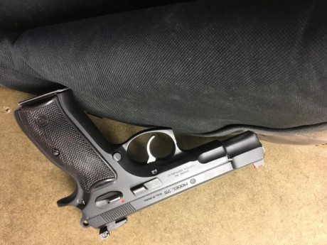 Vendo cz75 9pb con miras micrometricas.
Precio 200€ 01