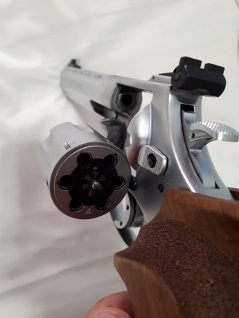 VENDO este revolver WEINCHRAUCH MACH( MADE IN GERMANY) con acabado INOX del año 2017 por no usarlo.Esta 11