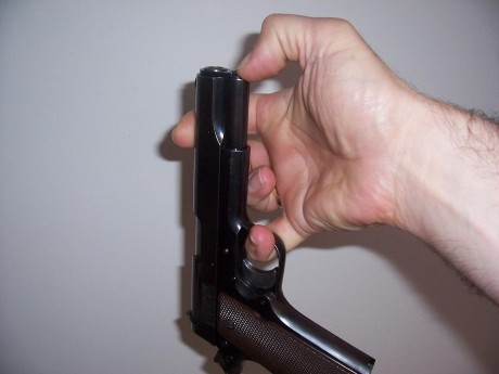Para Oscar1975 y para todo el que le interese, voy a poner un tutorial del desmontaje de una pistola tipo 20