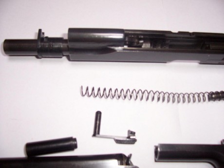 Para Oscar1975 y para todo el que le interese, voy a poner un tutorial del desmontaje de una pistola tipo 60