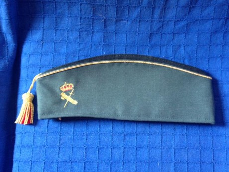 Se vende gorro cuartelero oficial de la Guardia Civil nuevo, talla grande, gran calidad forrado con raso 11