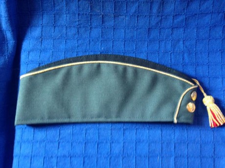 Se vende gorro cuartelero oficial de la Guardia Civil nuevo, talla grande, gran calidad forrado con raso 10
