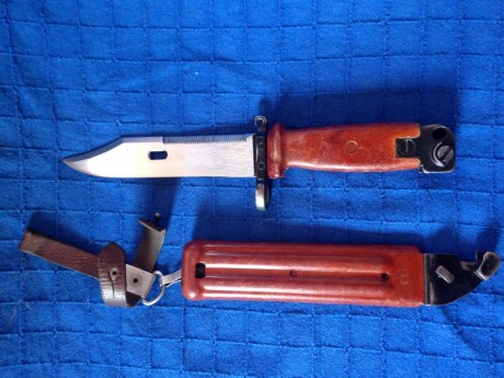 Se vende cuchillo bayoneta del fusil ak 47, años 80 perfecto estado y afilado, adquirido en Bosnia Herzegobina 10