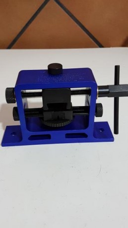 En venta herramienta para ajuste o sustitución de las alzas y puntos de mira
Sin uso, perfecto estado
Precio 00