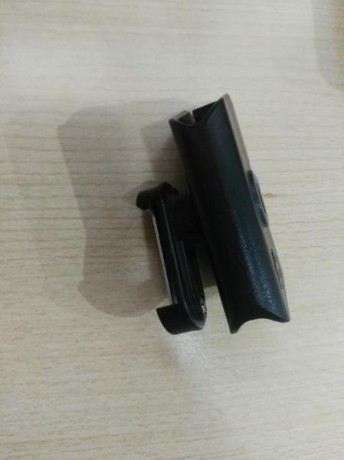 Buenos dias,

Vendo 5 portacargadores marca Double Alpha monohilera color negro.
Precio: 22€ unidad más 01