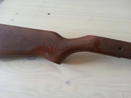 Vendo esta culata para ruger mini 14/30. Desconozco que madera es, pero es mas oscura que la clasica de 10