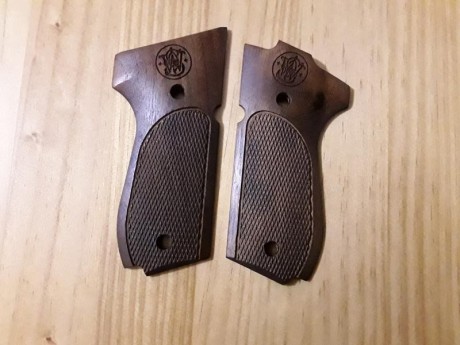  20180901_201436.jpg  20180901_201500.jpg 
Cachas para pistola S&W 952 originales. 50€.
No son de 01