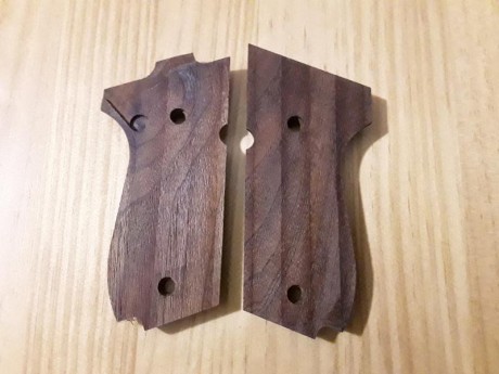  20180901_201436.jpg  20180901_201500.jpg 
Cachas para pistola S&W 952 originales. 50€.
No son de 00