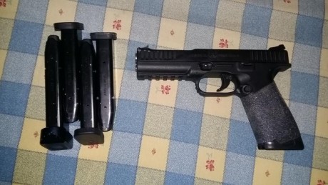 Unos 5000 tiros. 4 cargadores. Puntonde mira fino. Guia de muelle recuperador de acero. Muelles, aguja, 02