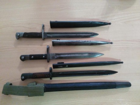 Hola
Vendo las siguientes bayonetas:
Simson Suhl para mauser español. Solo legible Suhl: 25E
Turca ASFA: 02