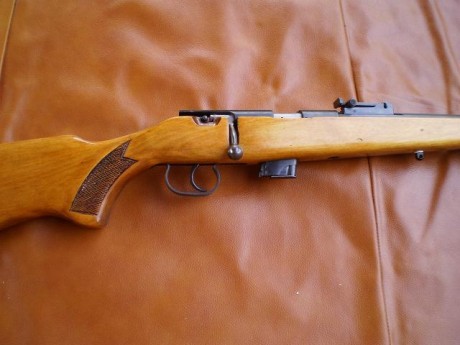 se venden dos carabinas del 22
una anschuts 22 modelo 520 1 cargador  250 €
una baikal -toz 22 cerrojo 00