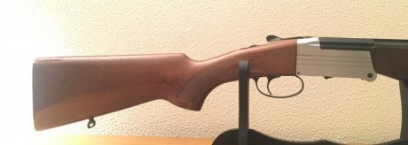 Vendo escopeta superpuesta marca   INVESTARM  calibre 12 mm magnum.
Admite en carga las tres medidas del 00