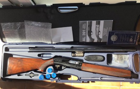 Escopeta semiautomatica Beretta AL 391 Light con cañon de 66cm. Viene con los 5 choques (*.**.***.****.*****. 00