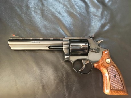 Hola vendo este magnífico revólver del calibre 357 Magnum en perfecto estado tanto mecánico como de pavonado,es 02