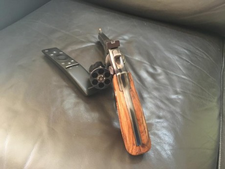 Hola vendo este magnífico revólver del calibre 357 Magnum en perfecto estado tanto mecánico como de pavonado,es 01