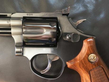 Hola vendo este magnífico revólver del calibre 357 Magnum en perfecto estado tanto mecánico como de pavonado,es 00