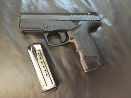 Hola vendo esta pistola sin apenas uso con dos cargadores;yo habré tirado unas 150 balas y el anterior 02