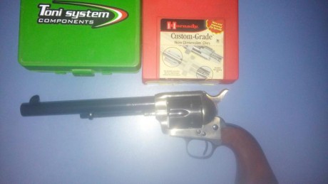Hola .
Pongo en venta este revolver Uberti 1873 45LC. 7´5 pulgadas.
Tiene 165 disparos .Estado muy bueno 00